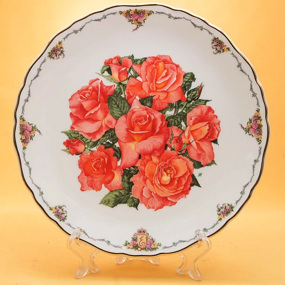 Коллекционная Тарелка «Любимые цветы Королевы» Фарфор, Royal Albert, Англия -1990 год.