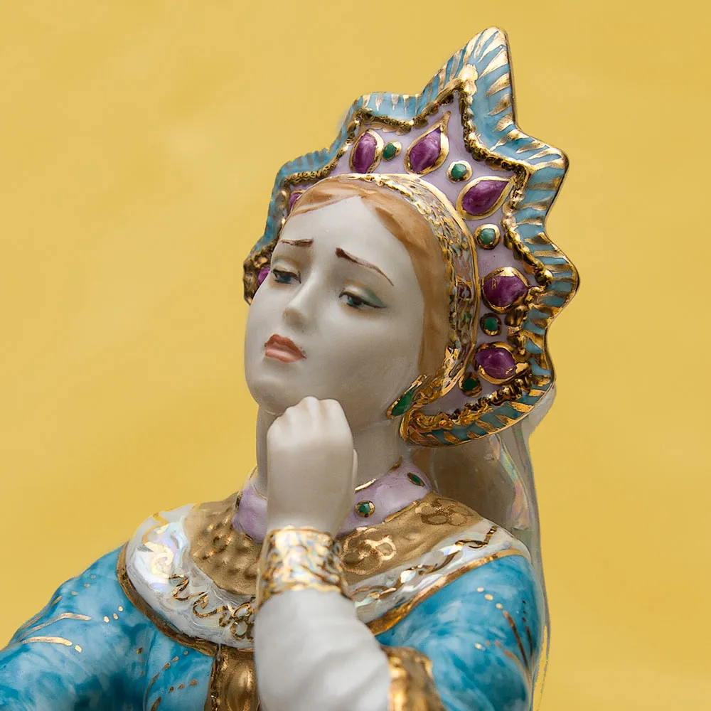 Авторская Фарфоровая статуэтка «Царе́вна-лягу́шка», СССР Дулево, 50-е года.