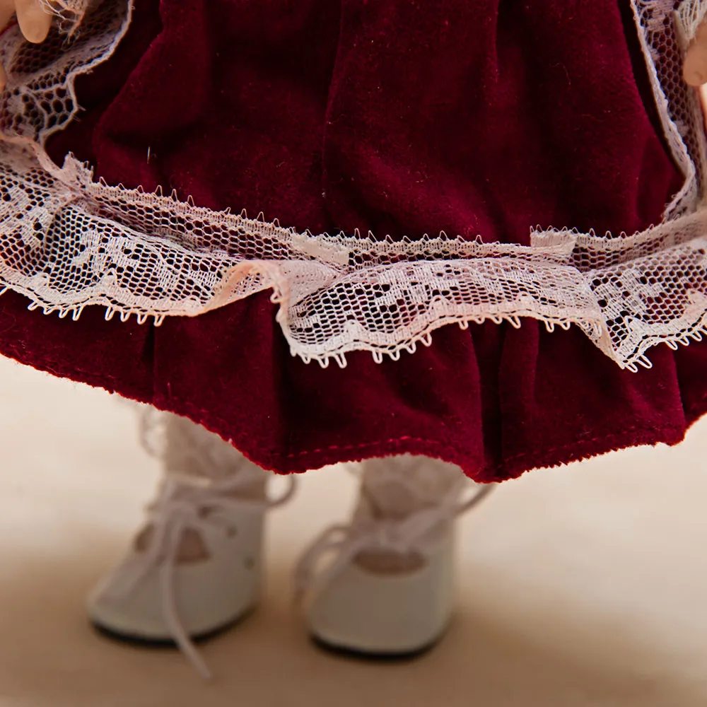 Коллекционная фарфоровая кукла №9 Бельгия Н - 27 см.