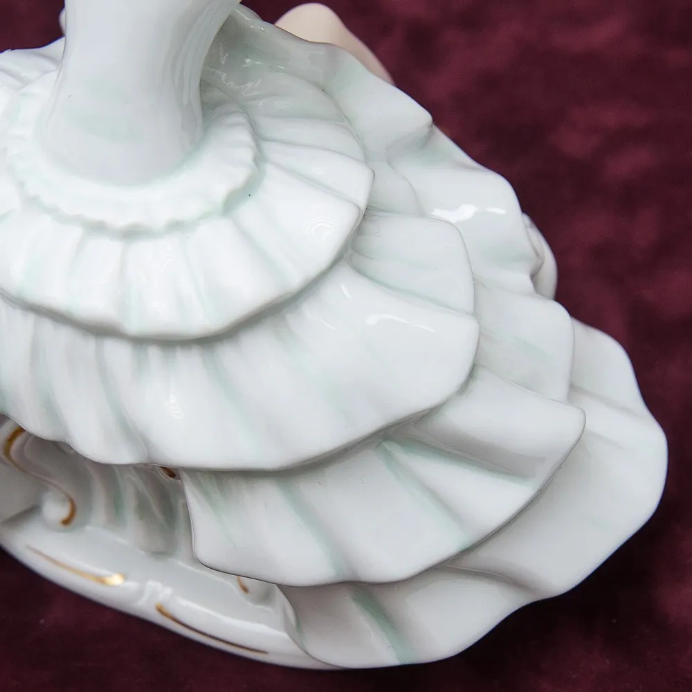 Фарфоровая статуэтка «Балерина c зеркальцем» ВАЛЕНДОРФ - WALLENDORF  Германия -1963 год.