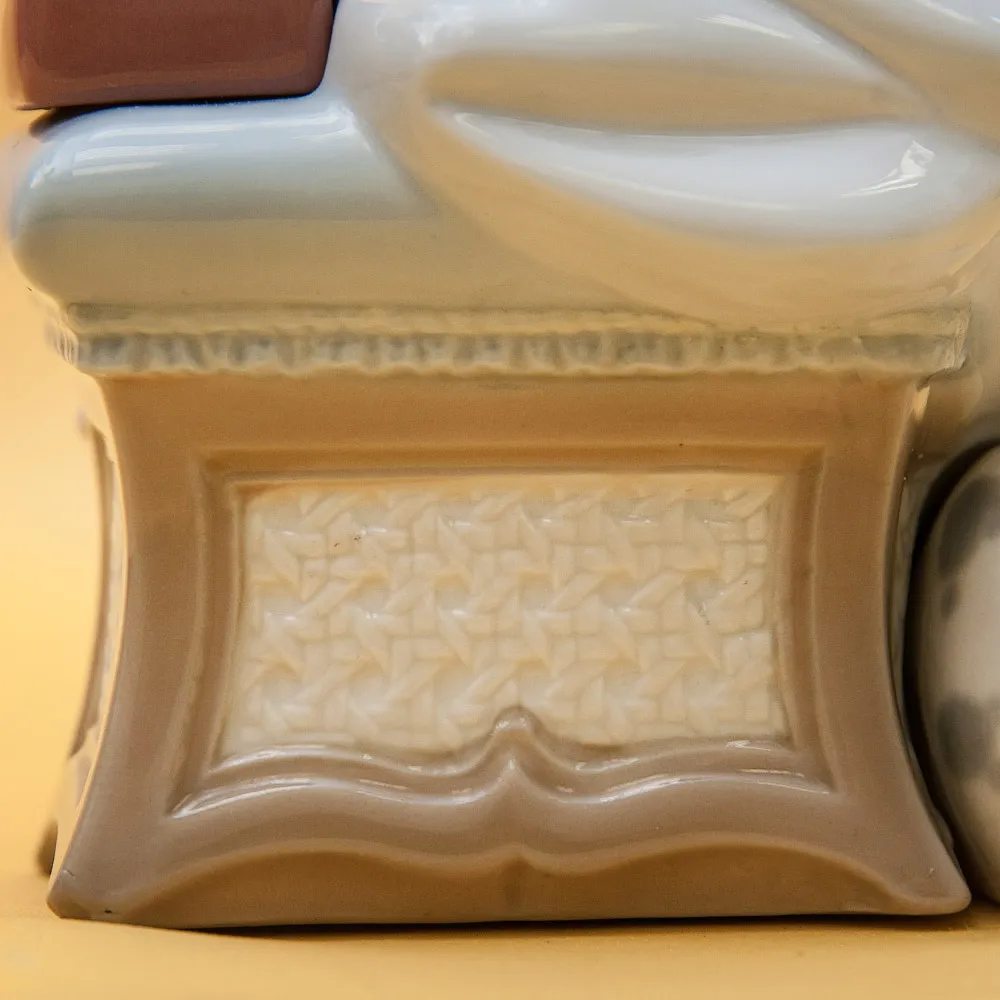 Фарфоровая Статуэтка «Телефонный Разговор» Lladro, Daisa, Испания - 1987 год.