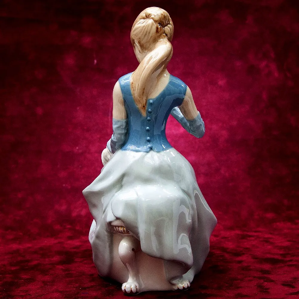 Коллекционная Статуэтка «Дама с Болонкой» Фарфор ROYAL DUX BOHEMIA -1970 год.