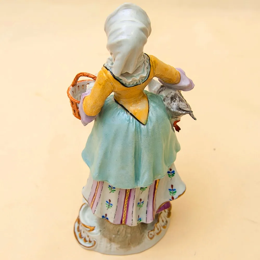 Редкость!!! Фарфоровая Статуэтка «Девушка с гусем» Н-23,5см. SITZENDORF  Германия
