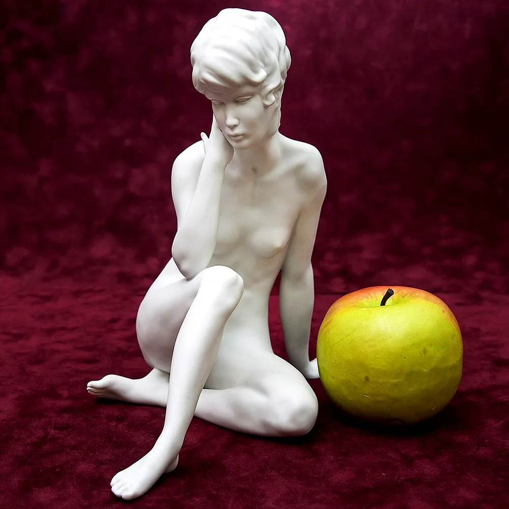 Бисквитный Фарфор - Статуэтка «Грёзы» Н-23см., Kaiser, Германия - 1990 год.