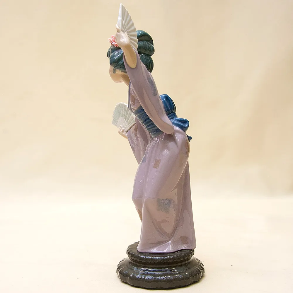 Коллекционная Фарфоровая статуэтка «Гейша с веерами» Н - 29 см. Lladro, Испания - 1978 год.