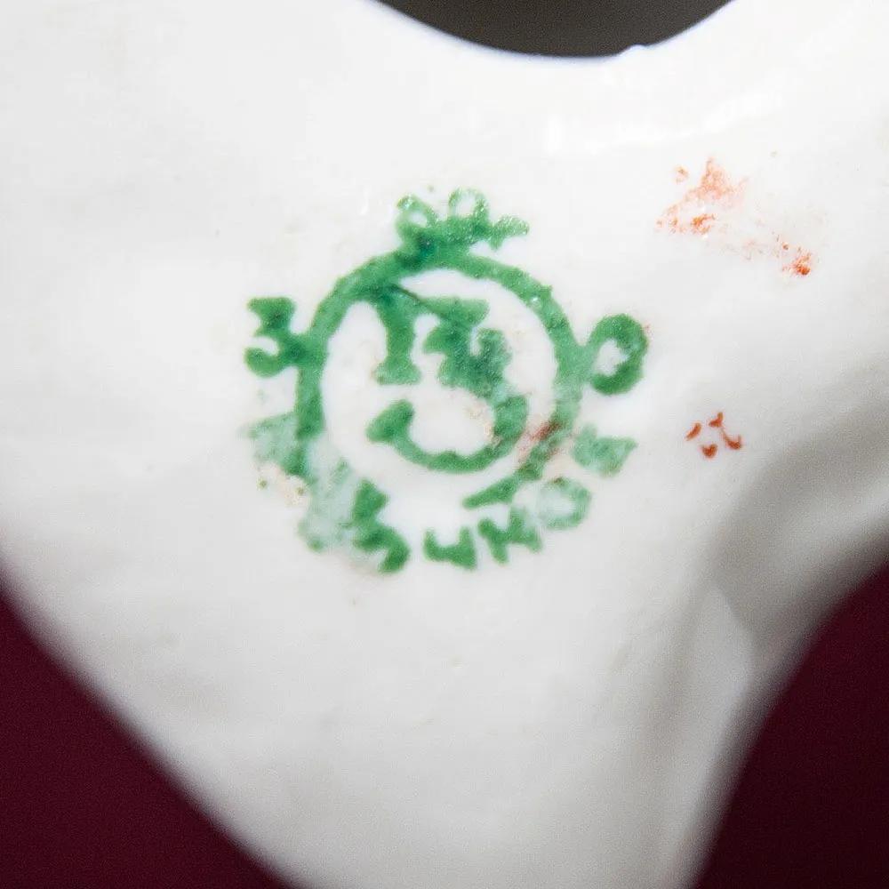 Статуэтка - Фарфоровая Статуэтка «Мальчик с Сандалией» СССР, Песочное -1960 год.