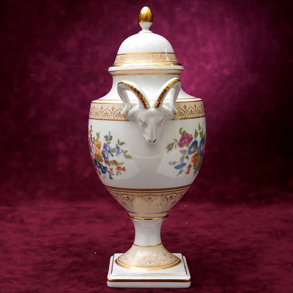 Коллекционный Авторский  Вазон из серии «Sanssouci» Фарфор KAISER Германия Н -31 см.