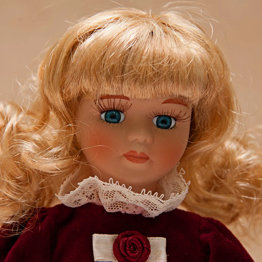 Коллекционная фарфоровая кукла №9 Бельгия Н - 27 см.