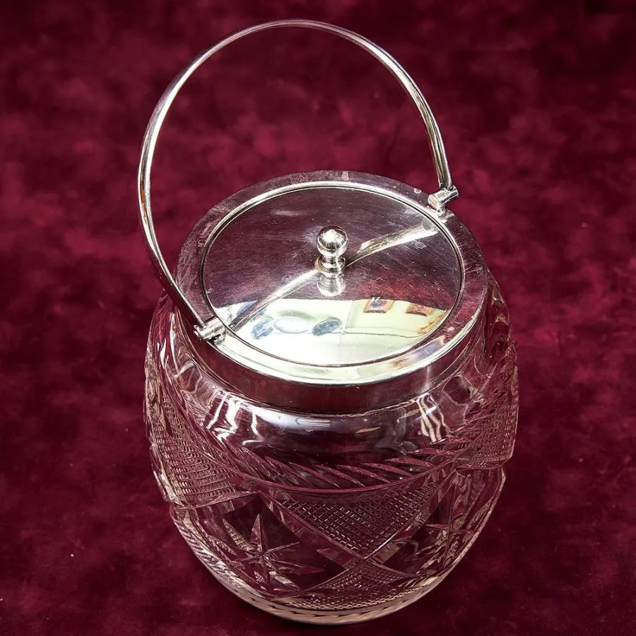 Хрустальная Бисквитница с металлической крышкой SHEFFIELD, Англия 50-е годы ХХ века.