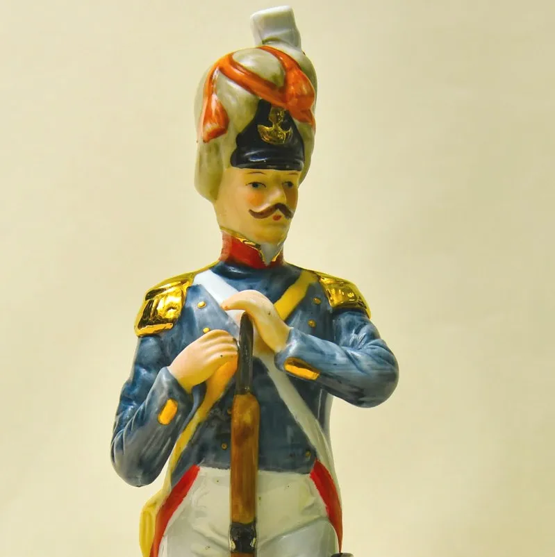 Фарфоровая Cтатуэтка Солдата - «Гренадёр Охраны» из серии «Армия Наполеона», Германия - 60-е гг.