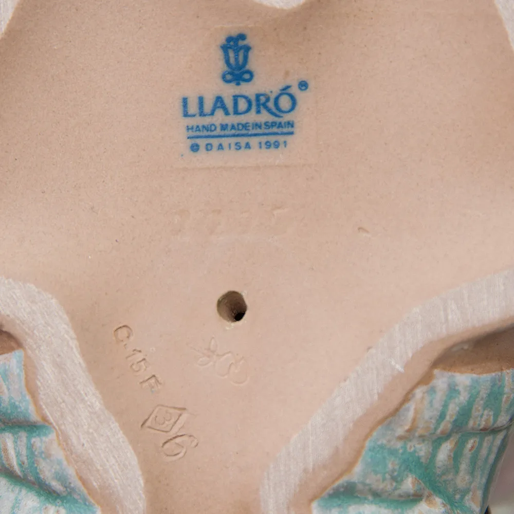 Коллекционная Фарфоровая статуэтка «Девочка с воробьем» серия Грес Lladro, Испания - 1991 год.