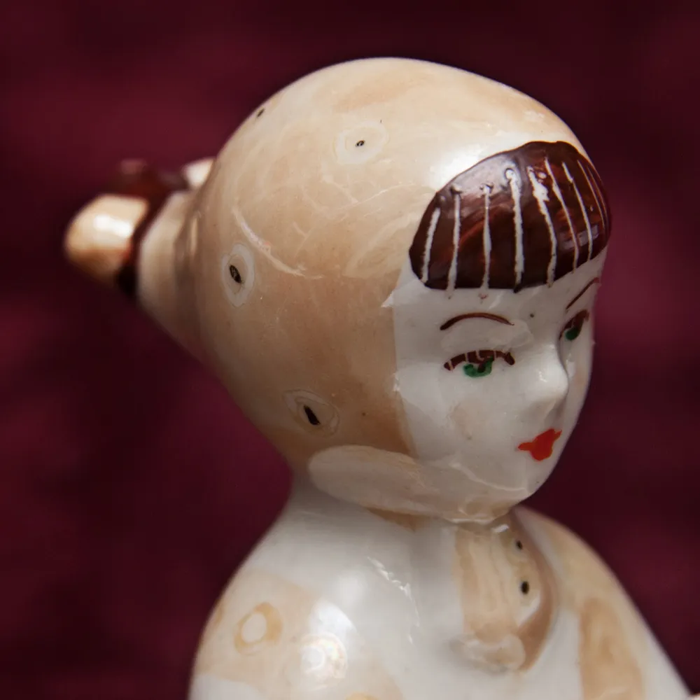 Авторская Фарфоровая статуэтка «Девочка с зеркалом», СССР Сысертский фарфоровый завод, 1960 - 1977 гг.