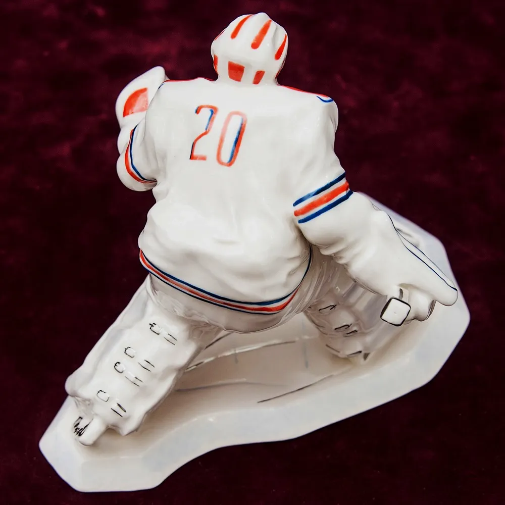 Коллекционная Фарфоровая Статуэтка «Вратарь - Хоккей - Спорт» Россия.