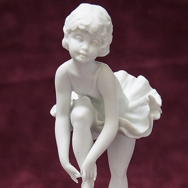 Коллекционная Статуэтка «Маленькая балерина», бисквитный фарфор Kaiser, Германия -1979 год.