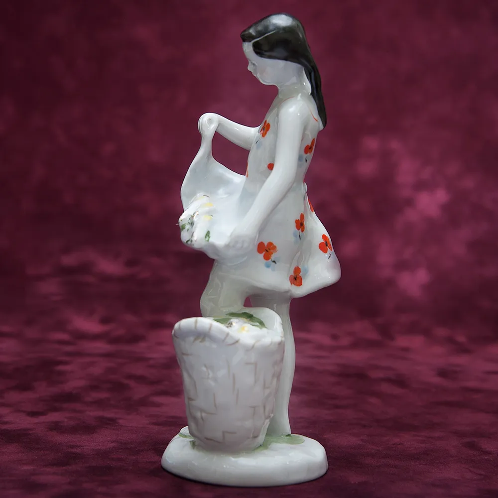 РЕДКОСТЬ!! Фарфоровая Статуэтка «Девочка с кукурузой», ЛФЗ СССР - 1960 год.