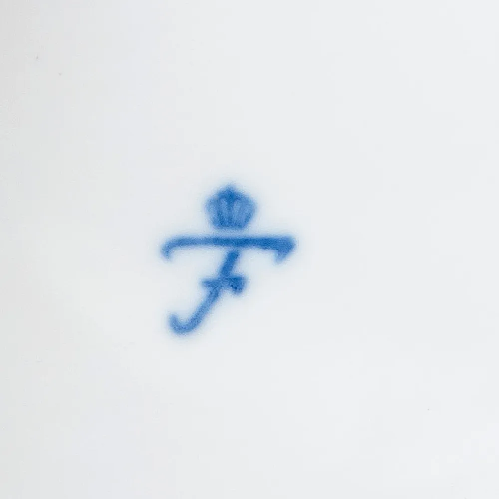 Фарфоровая Шкатулка - Бонбоньерка в стиле Рококо Furstenberg, Германия середина ХХ века.