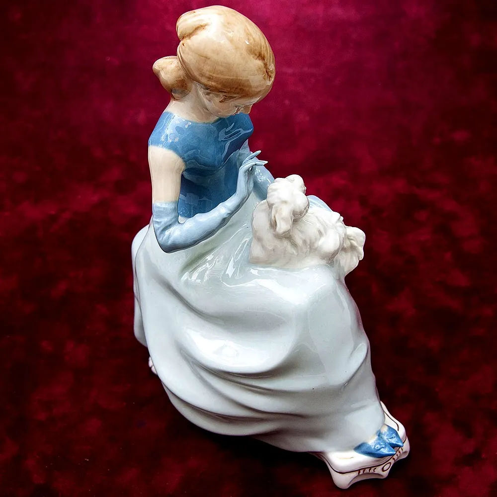 Коллекционная Статуэтка «Дама с Болонкой» Фарфор ROYAL DUX BOHEMIA -1970 год.