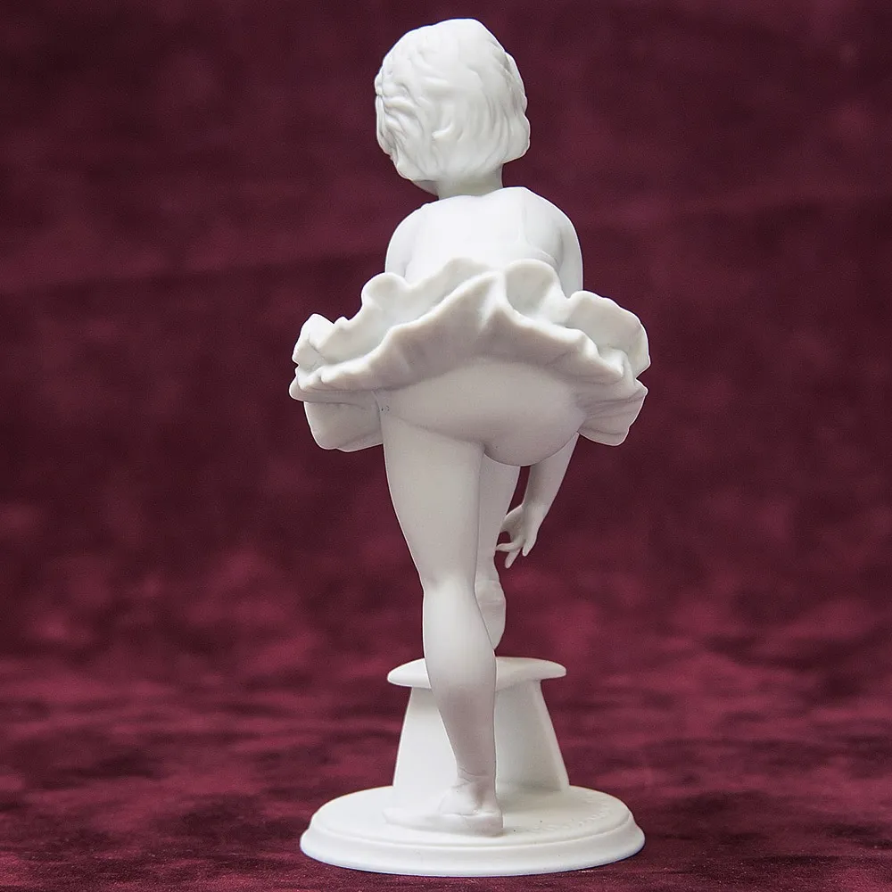 Коллекционная Статуэтка «Маленькая балерина», бисквитный фарфор Kaiser, Германия -1979 год.