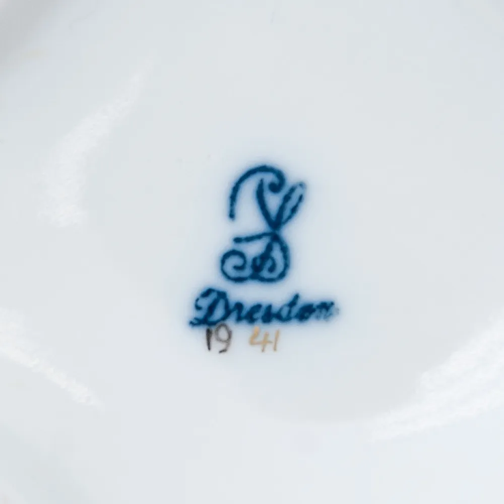 Редкость! Коллекционная Шкатулка-Бонбоньера «Грация» Фарфор SP Dresden Германия.