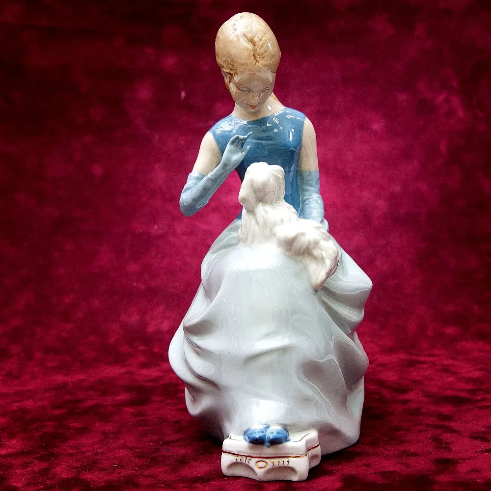 Коллекционная Статуэтка «Дама с Болонкой» Фарфор ROYAL DUX BOHEMIA -1970 год.