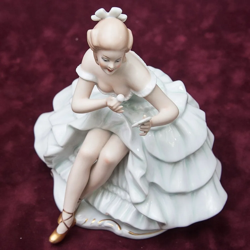 Фарфоровая статуэтка «Балерина c зеркальцем» ВАЛЕНДОРФ - WALLENDORF  Германия -1963 год.