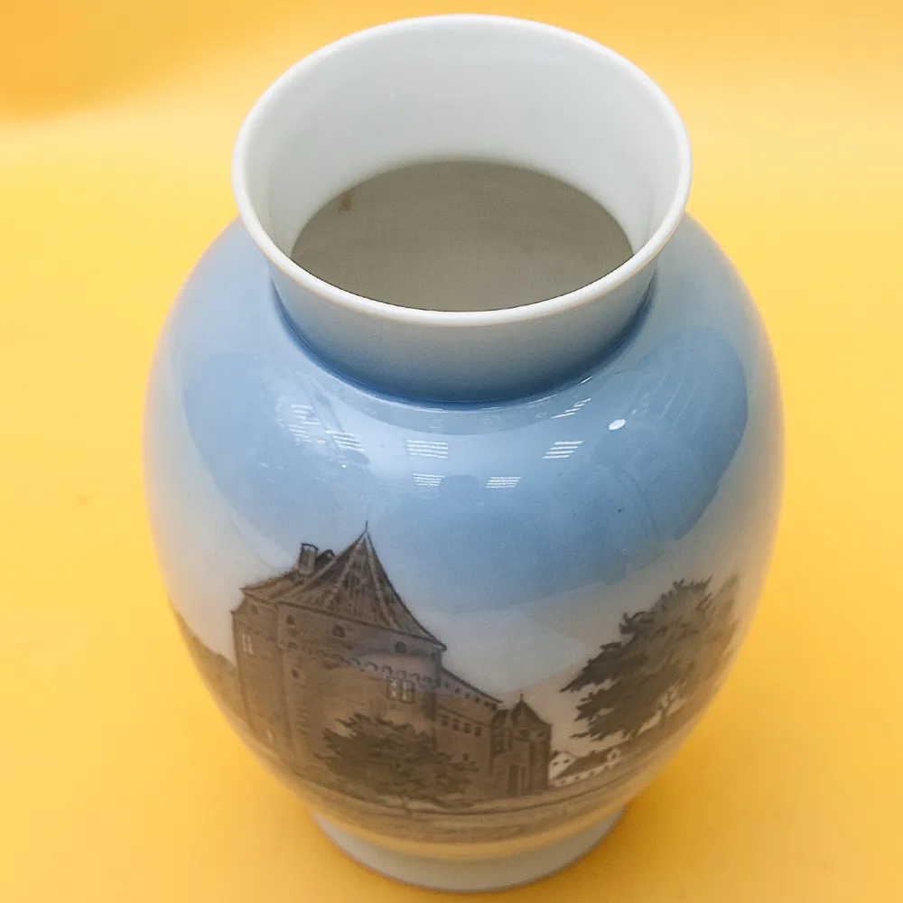 Редкость! Коллекционная  Фарфоровая Ваза «ЗАМОК», ROYAL COPENHAGEN, Дания - 1947 год.