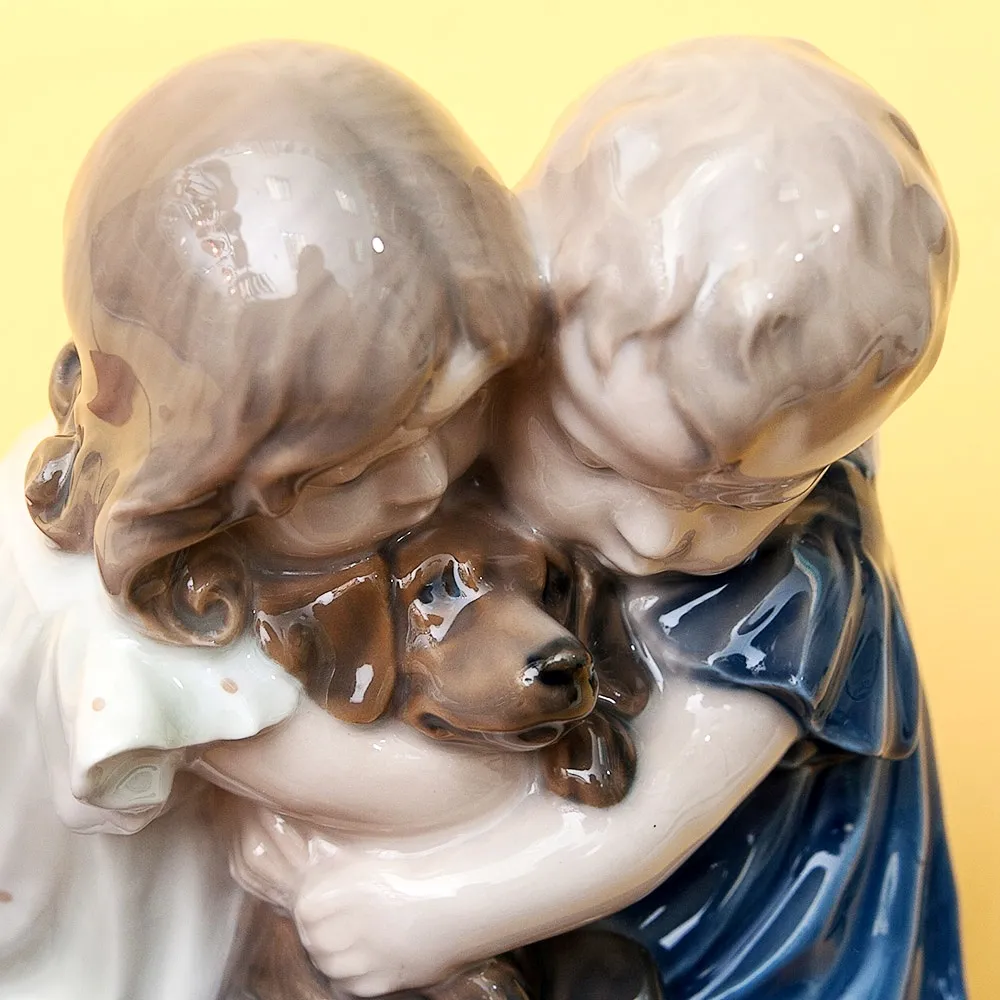 Фарфоровая Статуэтка «Дети с таксой» ROYAL COPENHAGEN Дания, 1975-1979 гг.