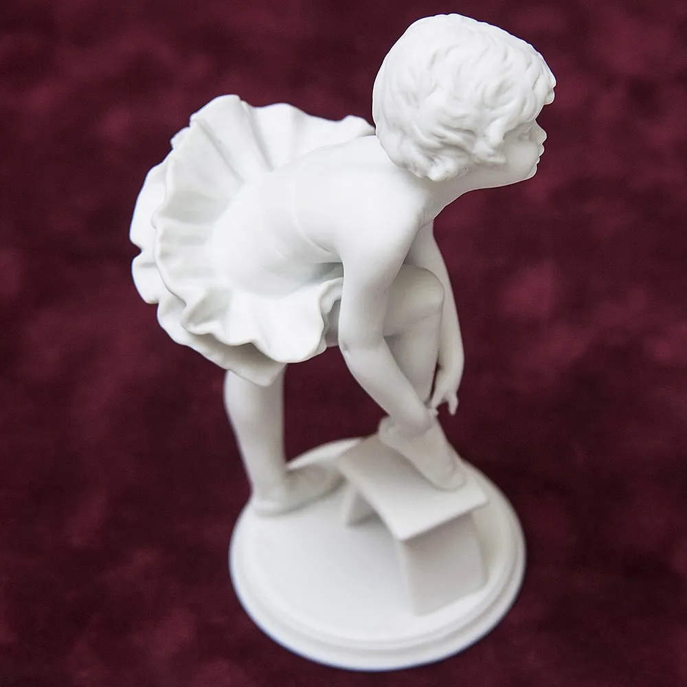 Коллекционная Статуэтка «Маленькая балерина», бисквитный фарфор Kaiser, Германия -1979 год.