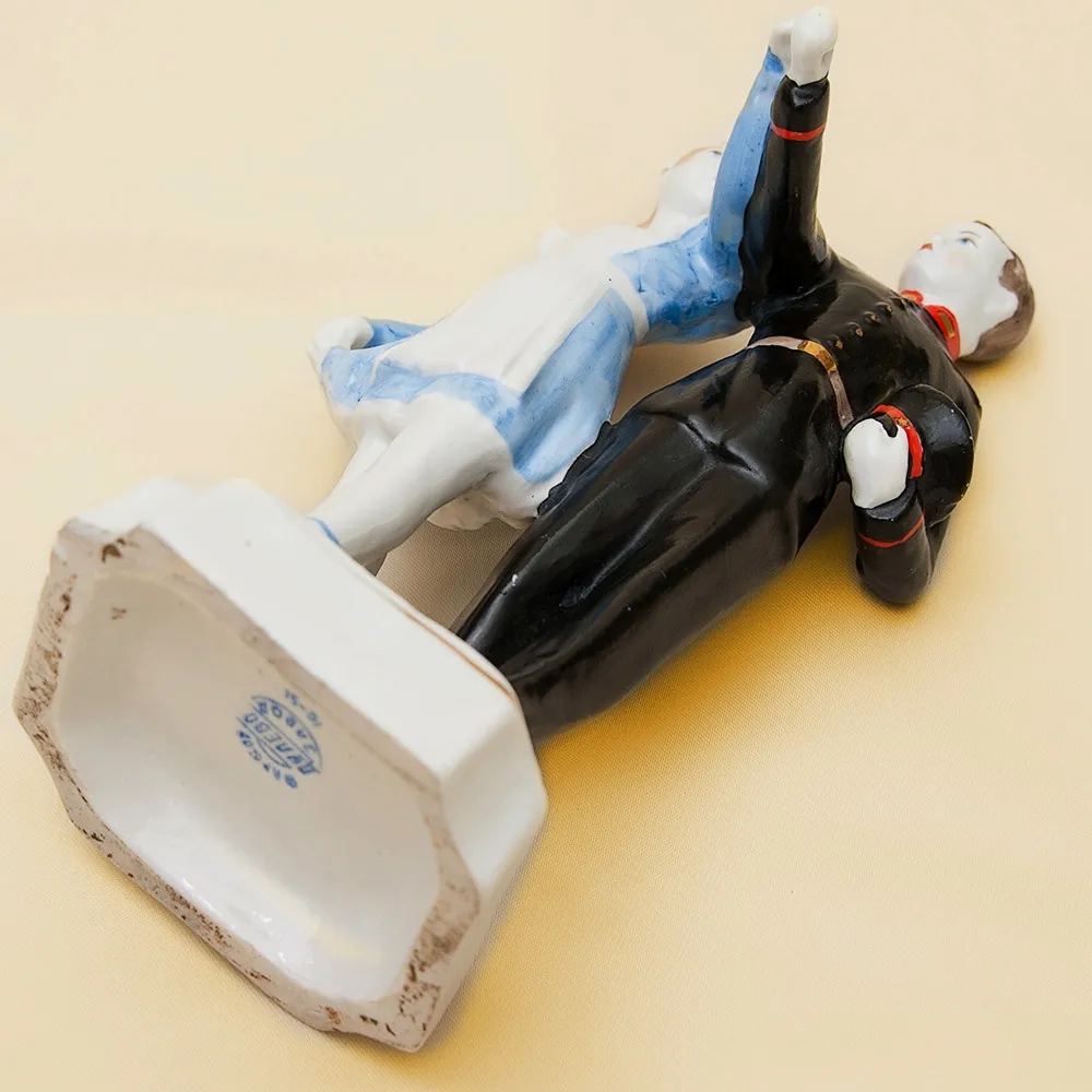 Статуэтка - Фарфоровая Композиция «Первый Вальс» СССР Дулево -1951 год.