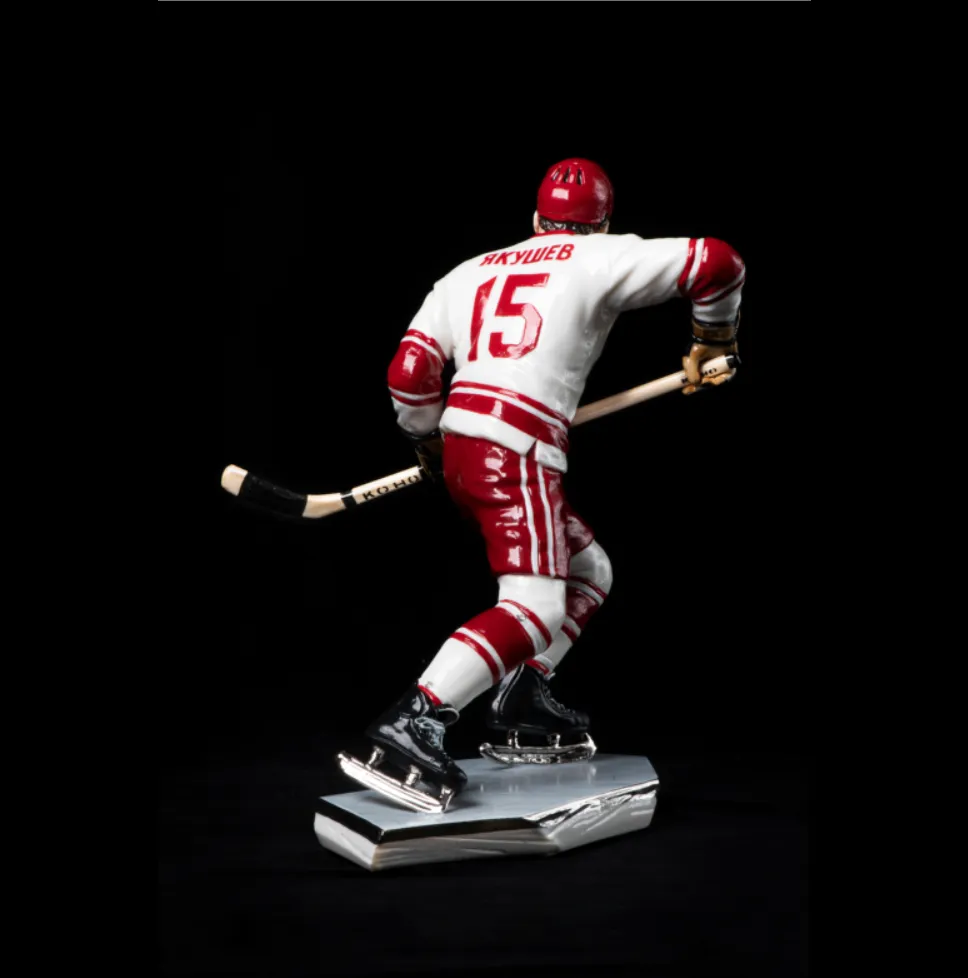 Коллекционная Авторская Статуэтка «Хоккеист СССР – Александр Якушев №15», фарфор, Россия.