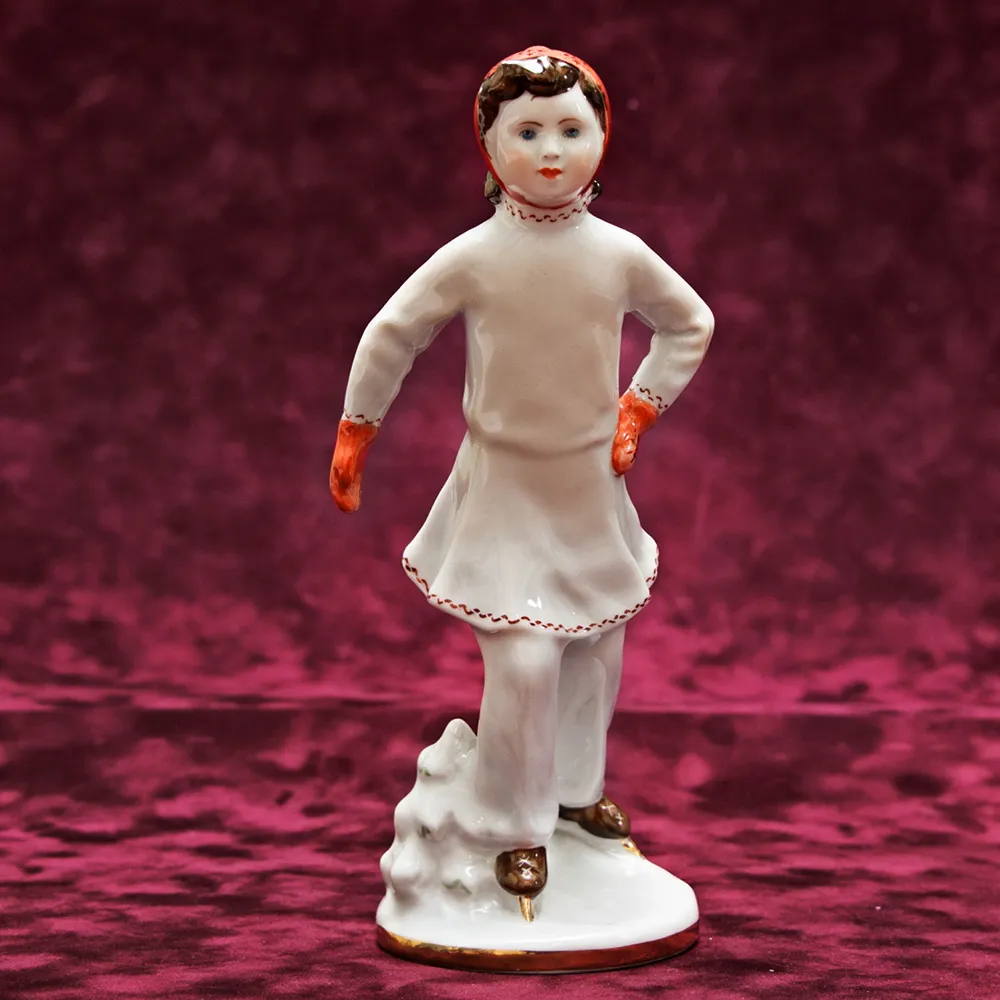 Фарфоровая Статуэтка «На катке», ЛФЗ СССР -1950-60 годы ХХ века.