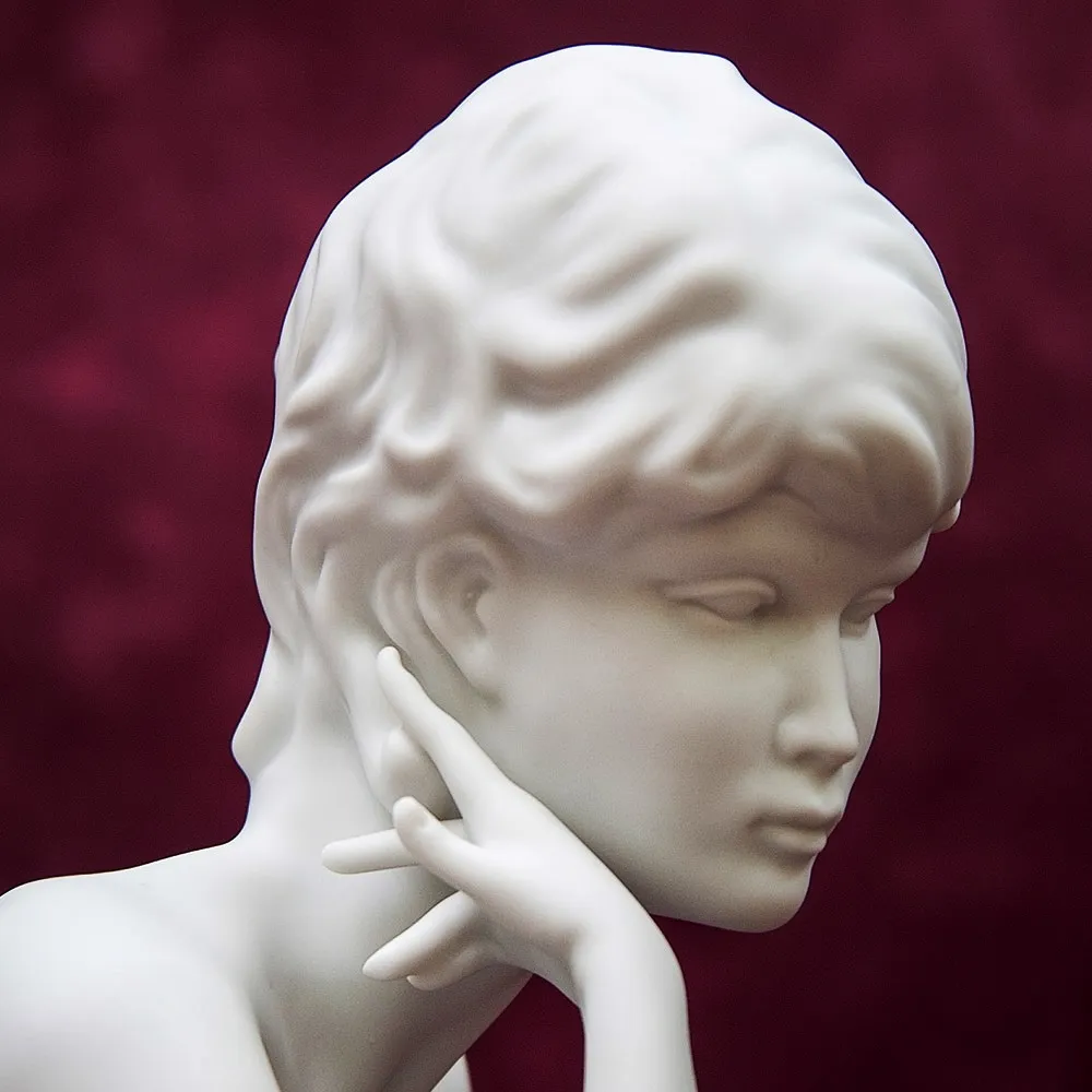 Бисквитный Фарфор - Статуэтка «Грёзы» Н-23см., Kaiser, Германия - 1990 год.