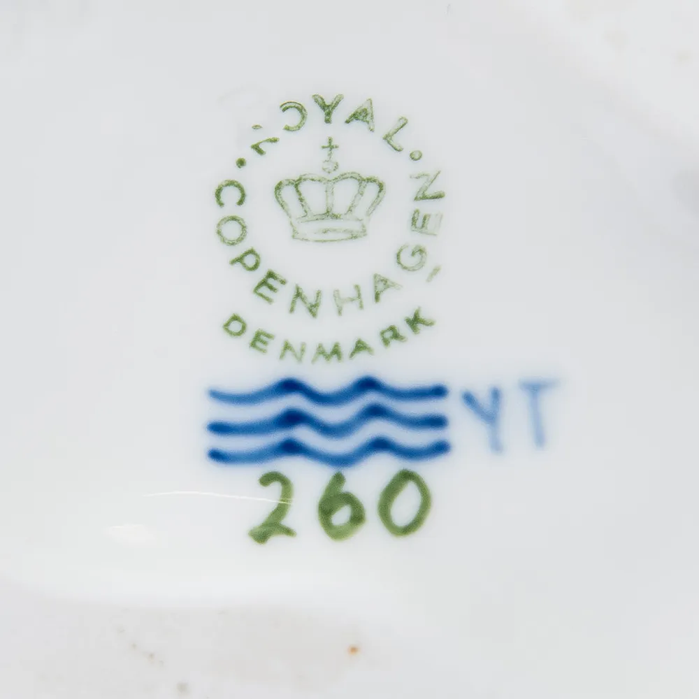 Фарфоровая Статуэтка Собаки - «Два щенка» ROYAL COPENHAGEN,  Дания 1969 -1974 года.