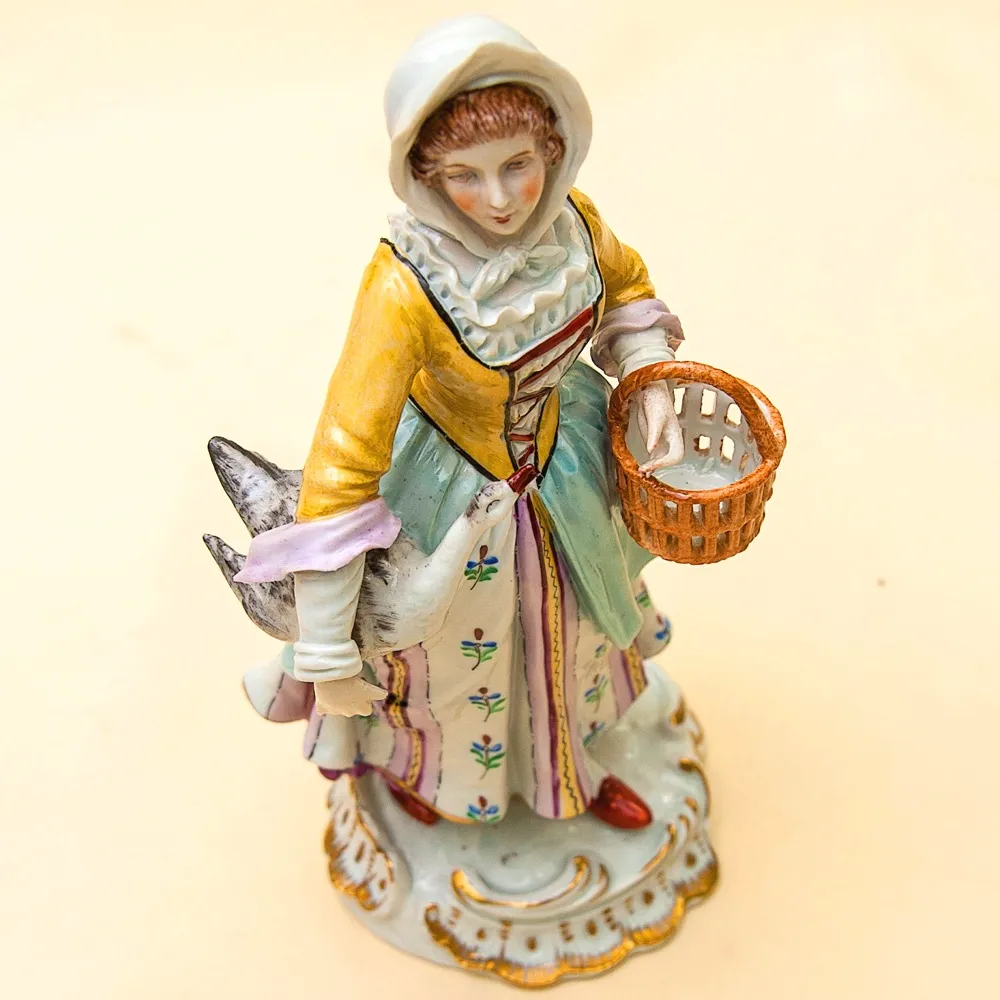 Редкость!!! Фарфоровая Статуэтка «Девушка с гусем» Н-23,5см. SITZENDORF  Германия