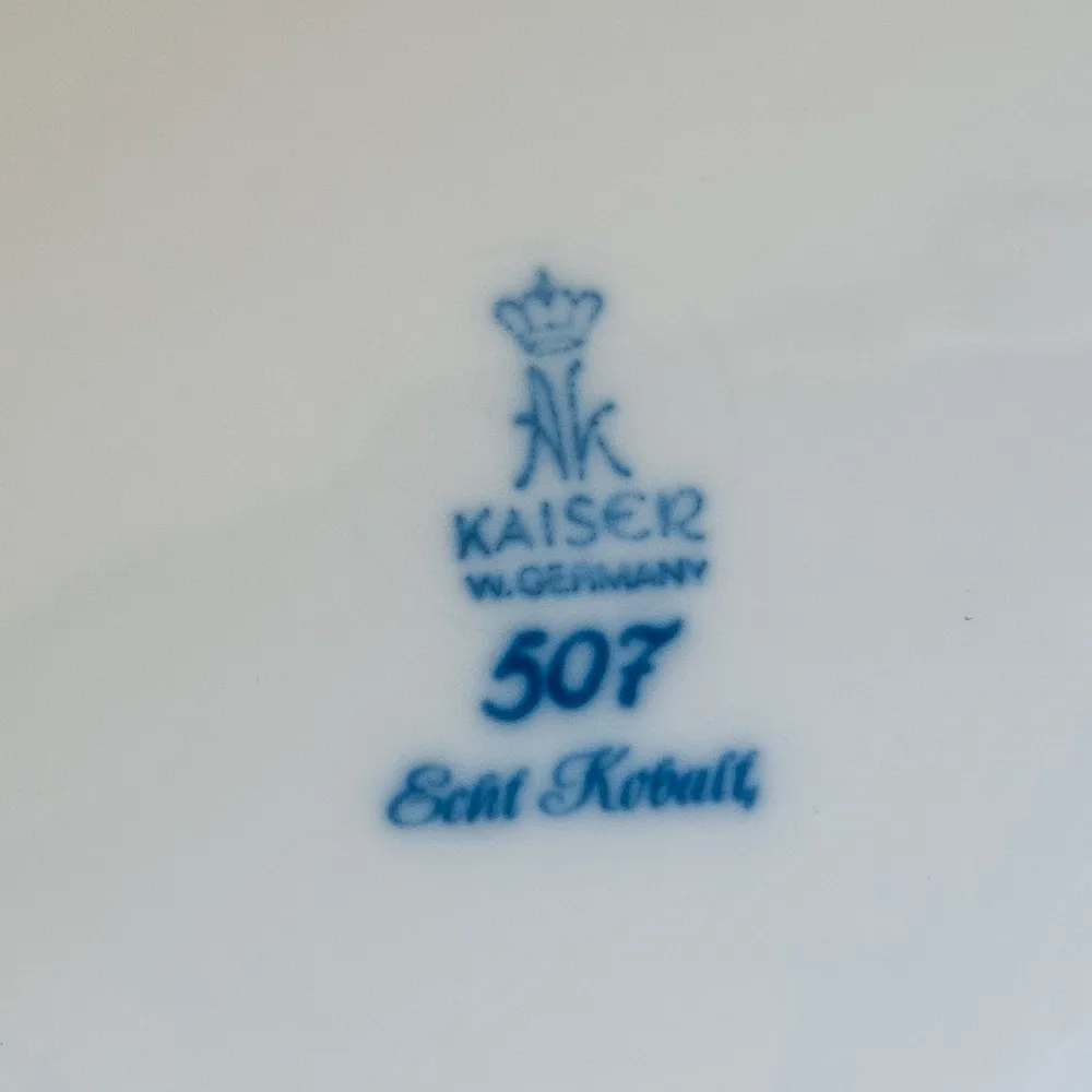 Оригинальный Фарфоровый Кувшин с крышкой «Легенда о Святом Георгии» -1 литр, KAISER Германия.