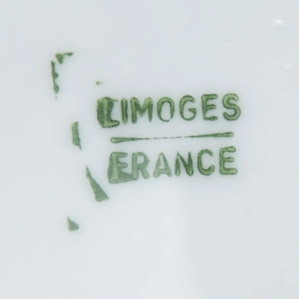 Шкатулка - Бонбоньерка из серии «JILIS» Фарфор Лимож Limoges Франция -70 гг.