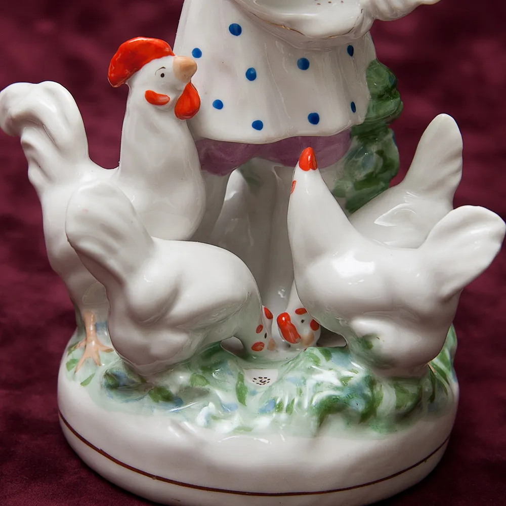 Фарфоровая Статуэтка «Девочка с курами» СССР ДФЗ Дулево -1956 год. 