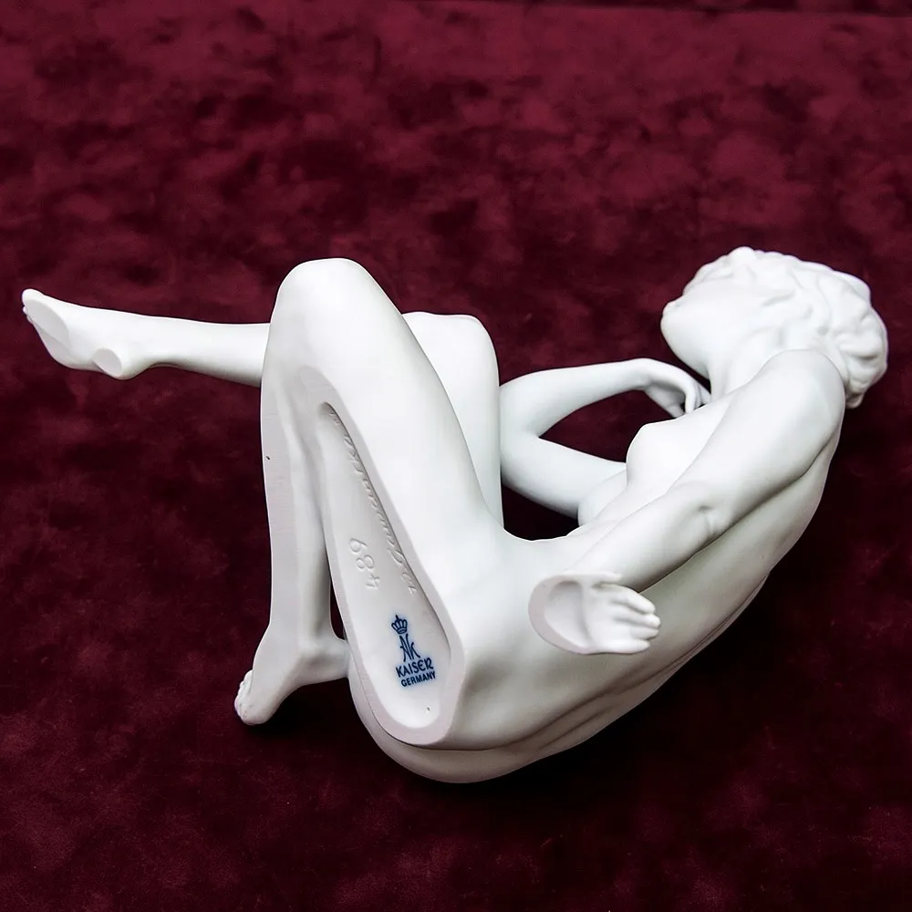 Бисквитный Фарфор - Статуэтка «Грёзы» Н-23см., Kaiser, Германия - 1990 год.