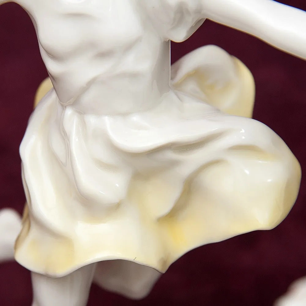 Фарфоровая Статуэтка «Майский Танец», Hutschenreuther, Германия -1955-1968 годы.