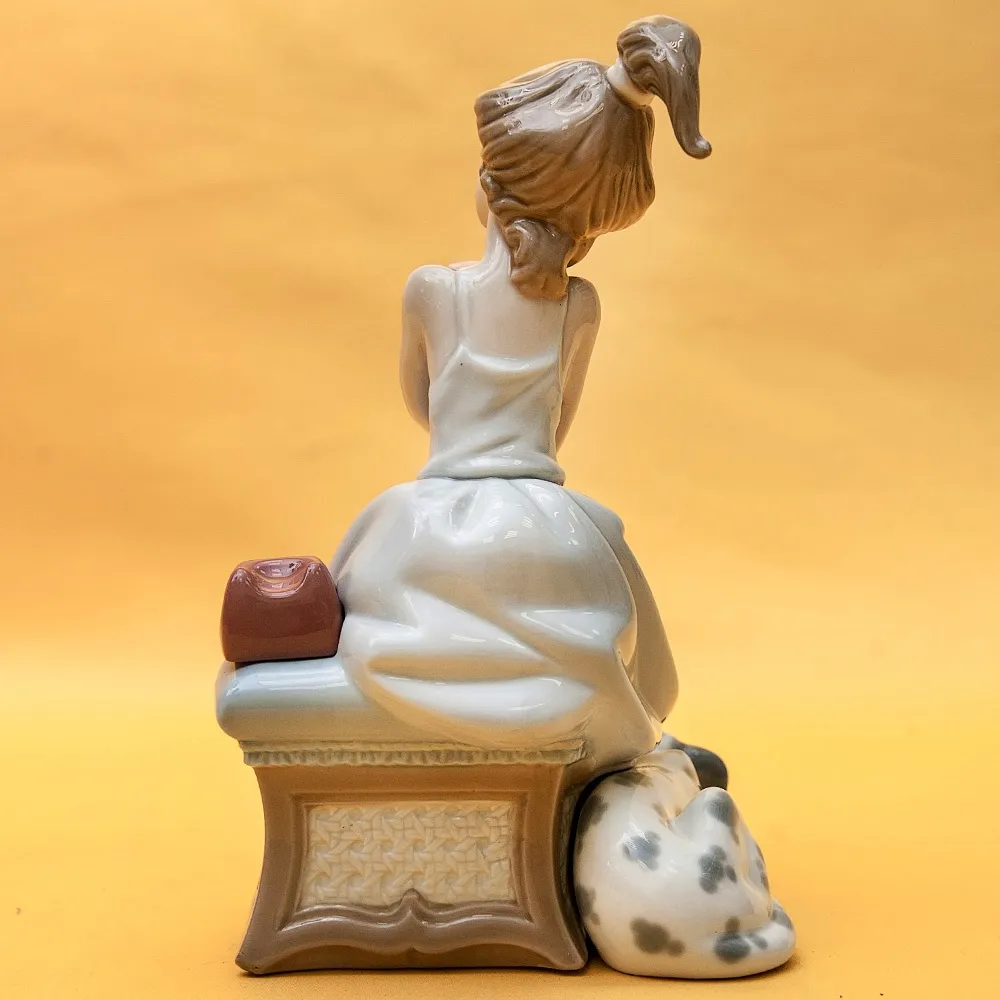 Фарфоровая Статуэтка «Телефонный Разговор» Lladro, Daisa, Испания - 1987 год.