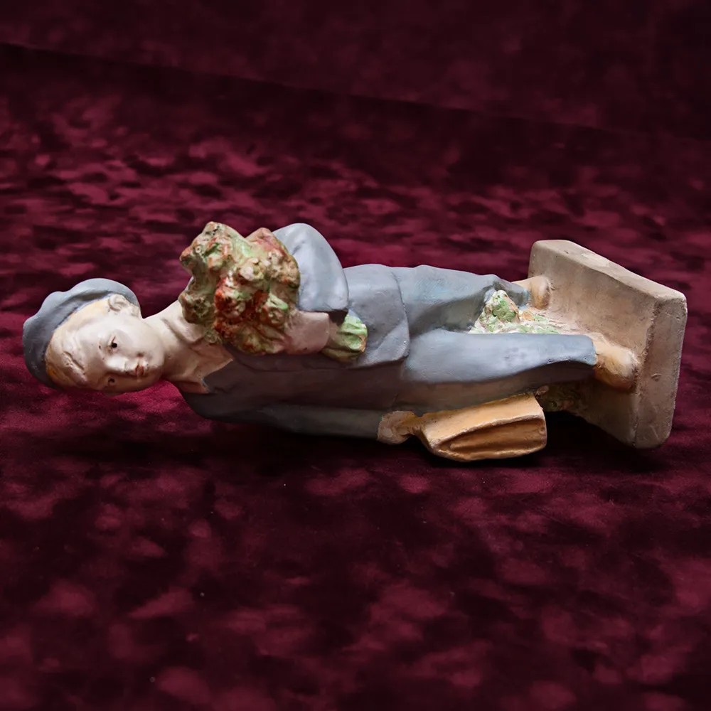 Гипсовая статуэтка «Первый раз - в Первый Класс» КГЗ СССР - 50-е годы ХХ века.