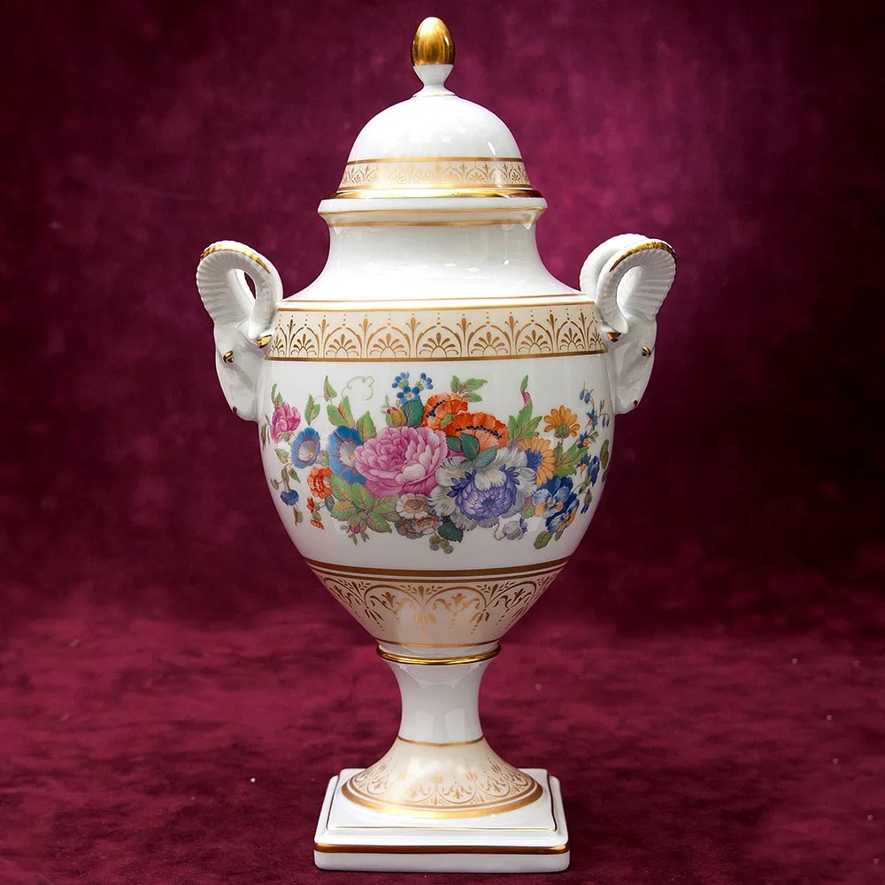 Коллекционный Авторский  Вазон из серии «Sanssouci» Фарфор KAISER Германия Н -31 см.