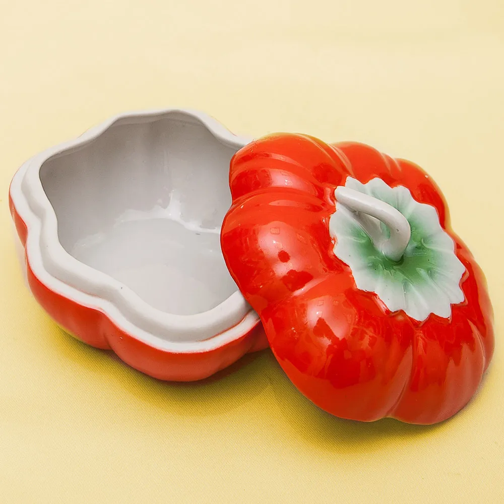 Шкатулка - Бонбоньерка «Сеньор Помидор» Фарфор - ДФЗ Вербилки - СССР - 1961 год.