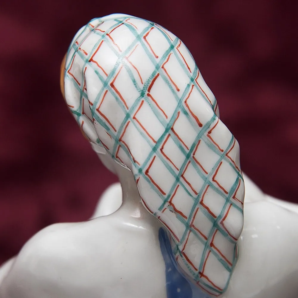 Редкость! Авторская Фарфоровая статуэтка «Свинарка с поросенком», СССР ЛФЗ - 1953 год.