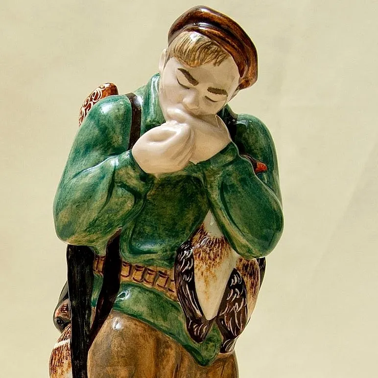 Авторская Коллекционная Фарфоровая Статуэтка «Охотник - Утиная охота», Россия.