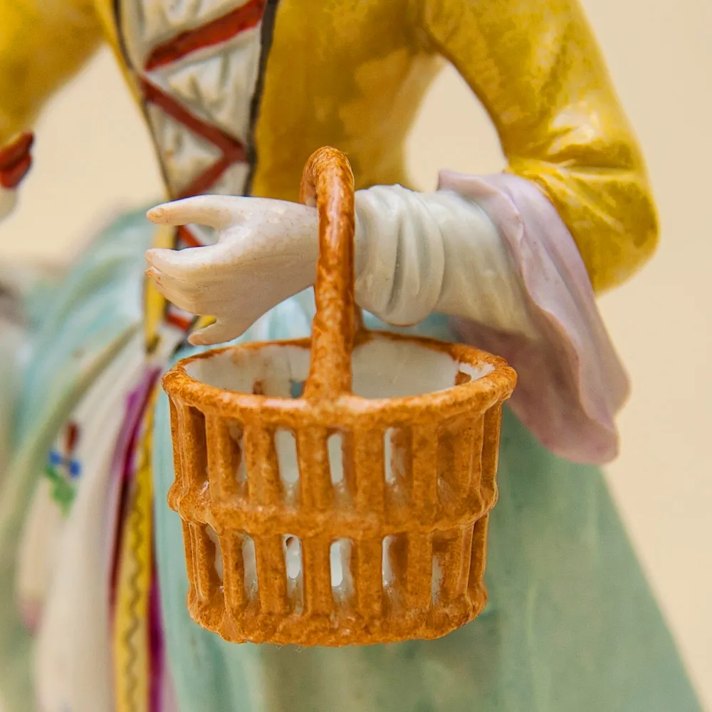 Редкость!!! Фарфоровая Статуэтка «Девушка с гусем» Н-23,5см. SITZENDORF  Германия