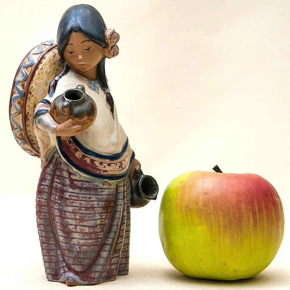 Коллекционная Фарфоровая статуэтка «Девочка в сомбреро» серия Грес Lladro, Испания - 1984 год.