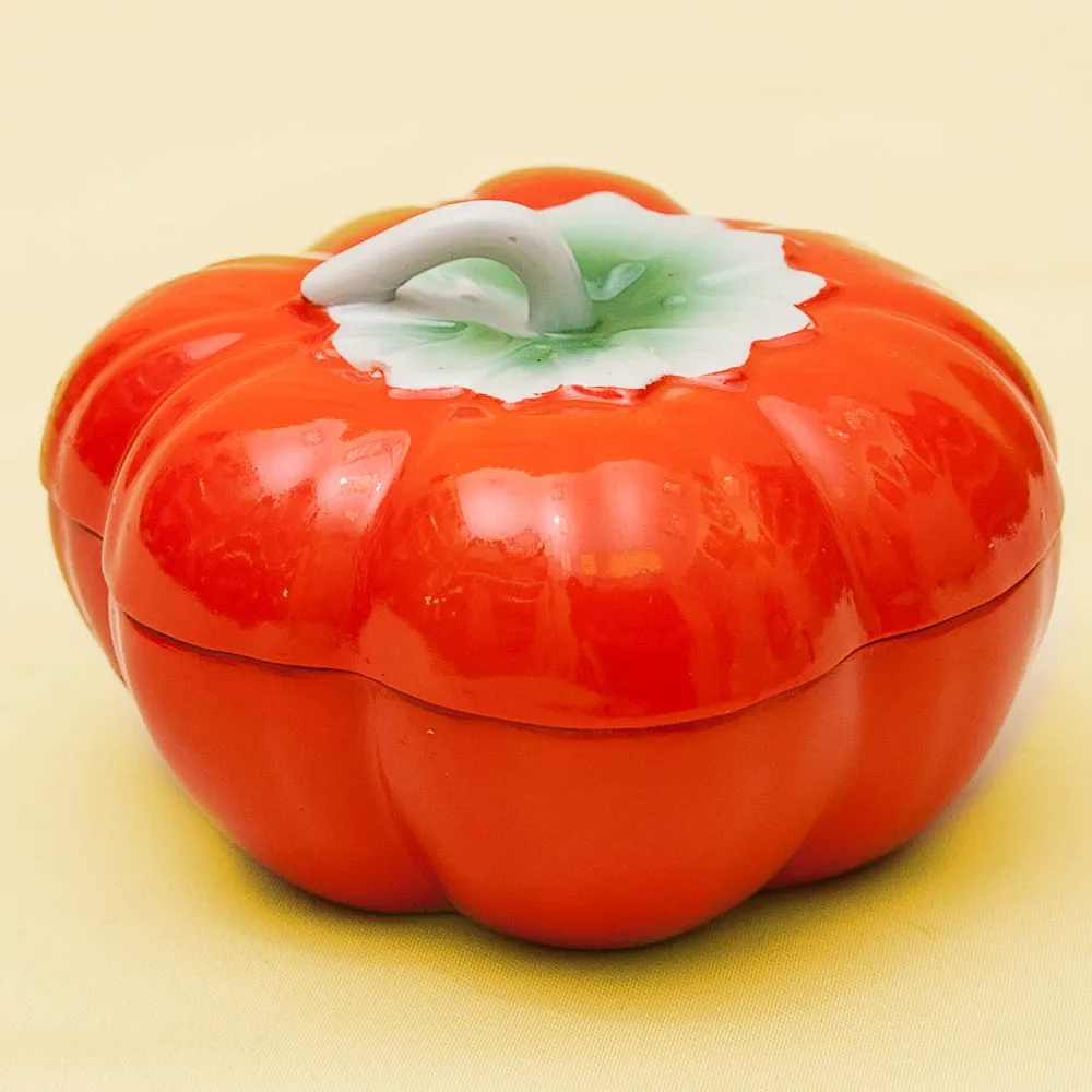 Шкатулка - Бонбоньерка «Сеньор Помидор» Фарфор - ДФЗ Вербилки - СССР - 1961 год.