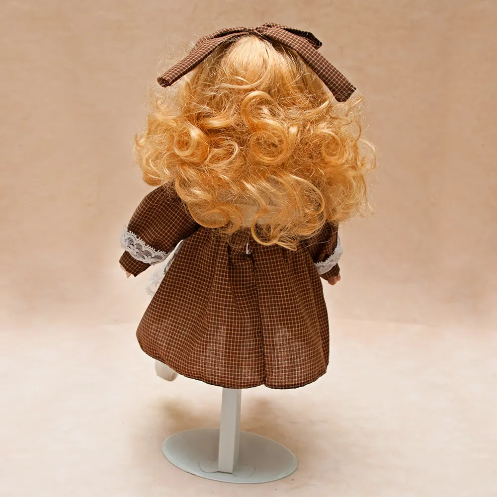 Коллекционная фарфоровая кукла №7  Н - 31 см.