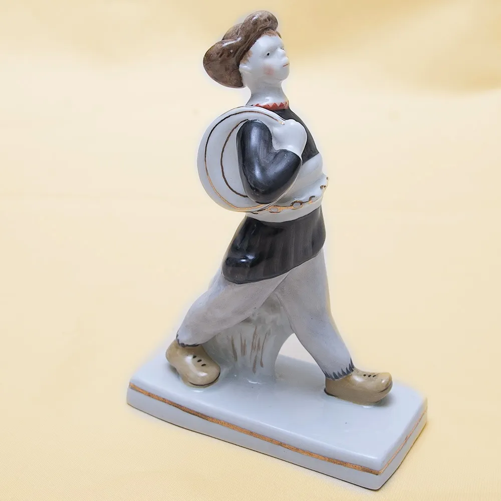 Коллекционная Фарфоровая статуэтка «Юный электрик», ДФЗ Вербилки СССР, середина ХХ века. 